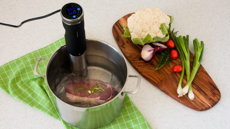 Status IPX7 Sous Vide Circulator SVC100 In A Pot Cooking