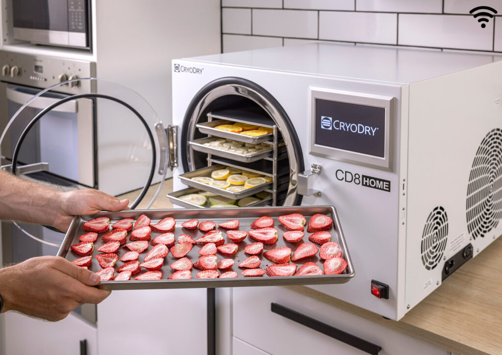 CryoDry CD8 Home unloading fruit